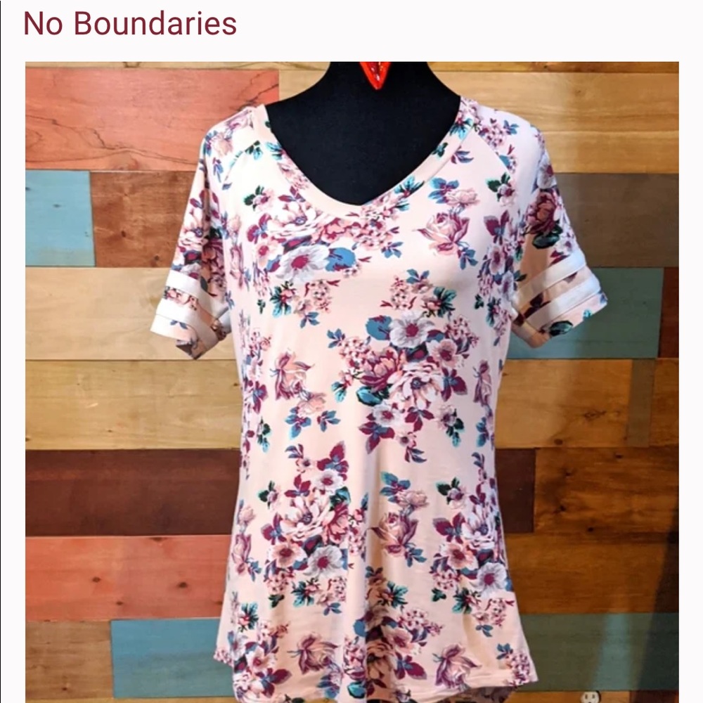 ISO no boundaries shirt in large